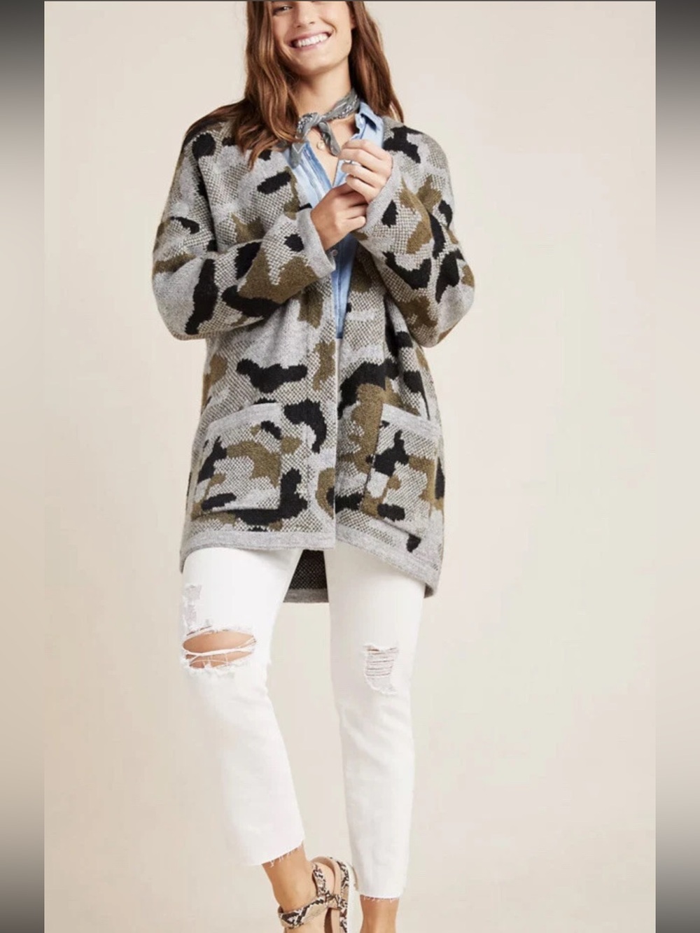 Anthropologie Vera Camo Cardigan
Sweater Size Small
